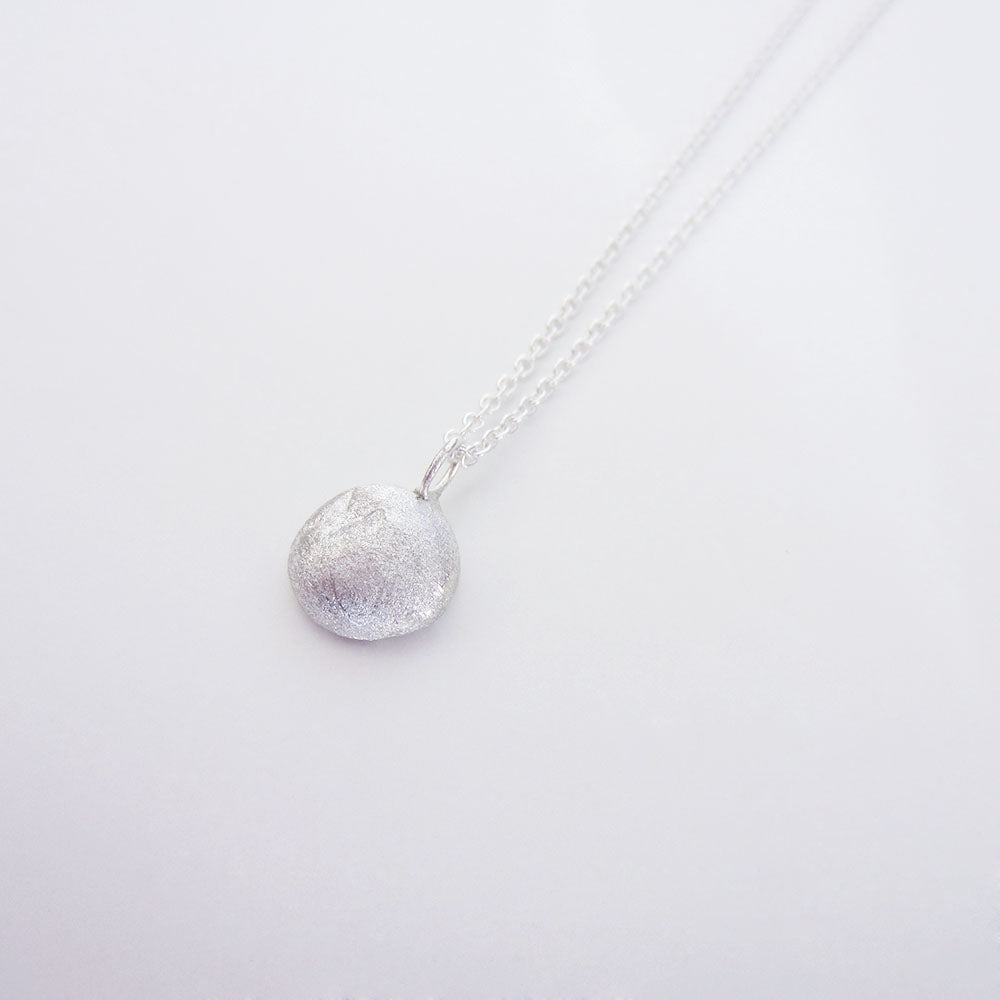 
                  
                    Snowball-necklace
                  
                