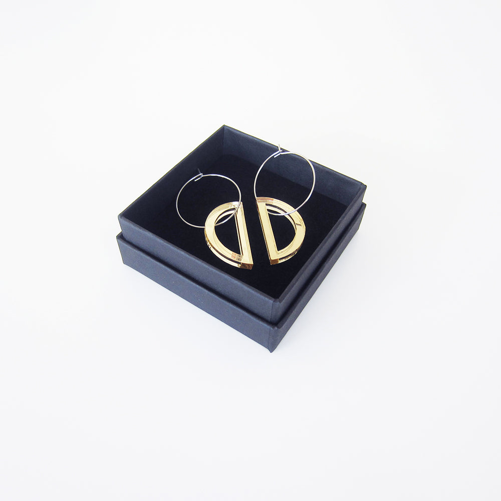 
                  
                    Particle-earrings, arc
                  
                